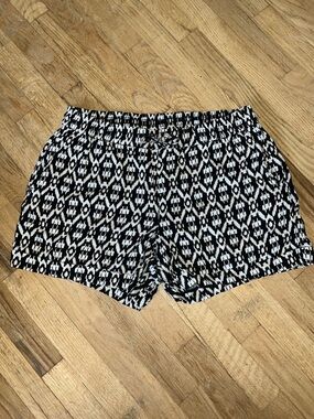 Old Navy Black and Cream Printed Linen Blend Shorts